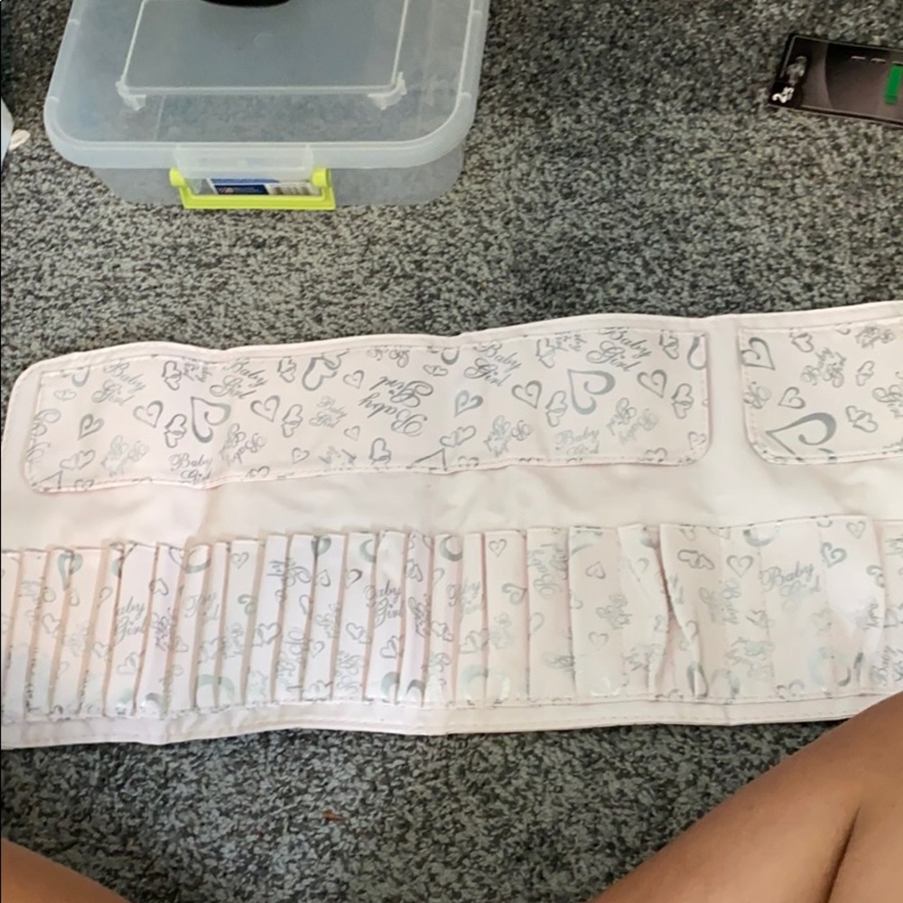 Roll up makeup brush holder